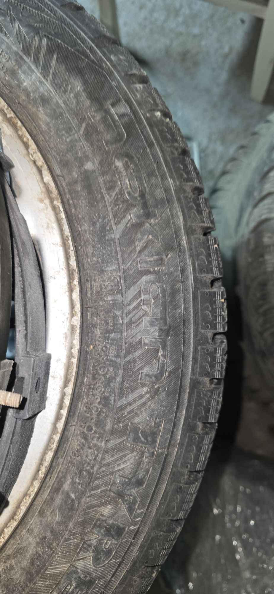 Продам шины резину 4шт 195/55/15 нокия