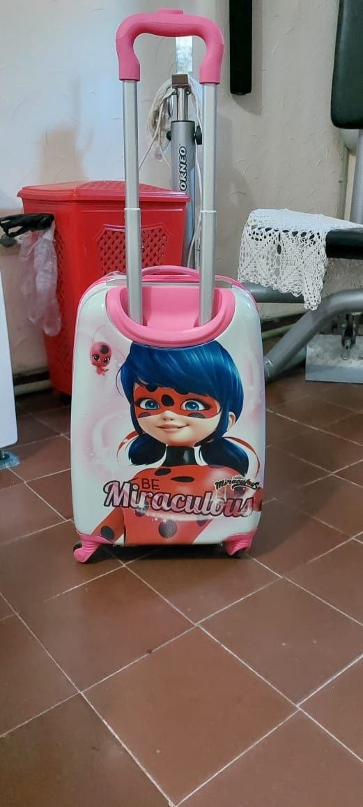 Чемодан детский средний