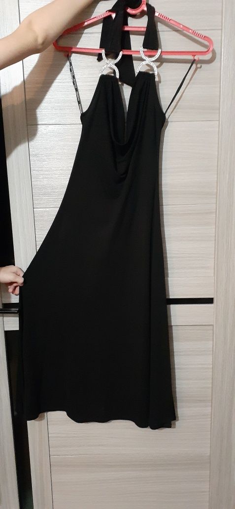 Продам  платья.Разной длины и разного фасона.