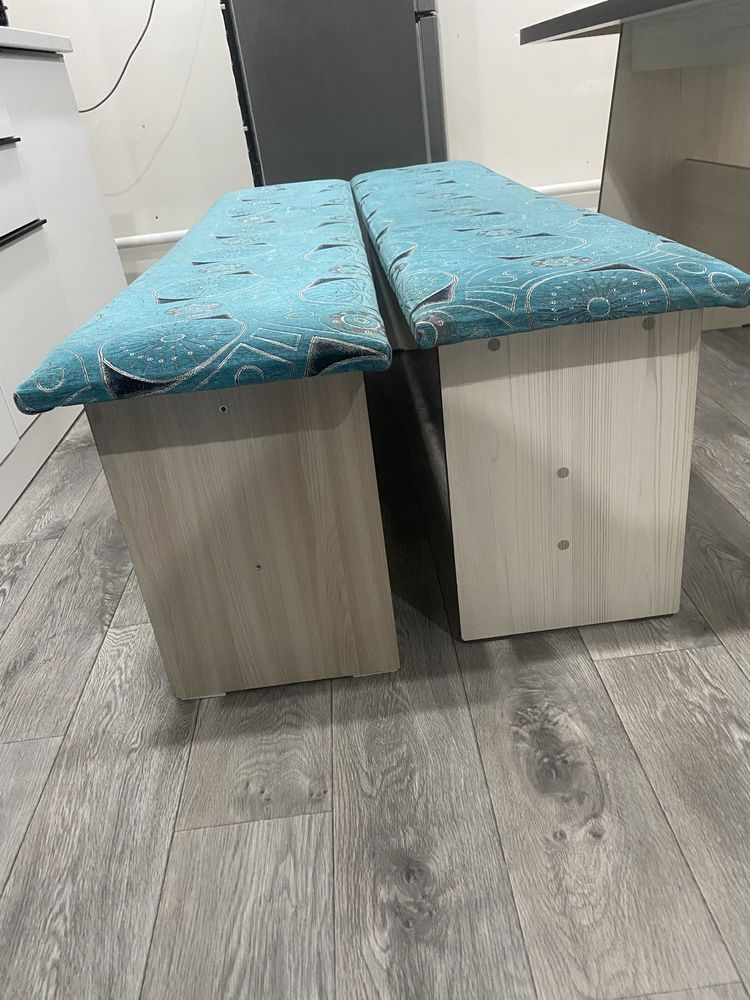 Продам стол и стулья