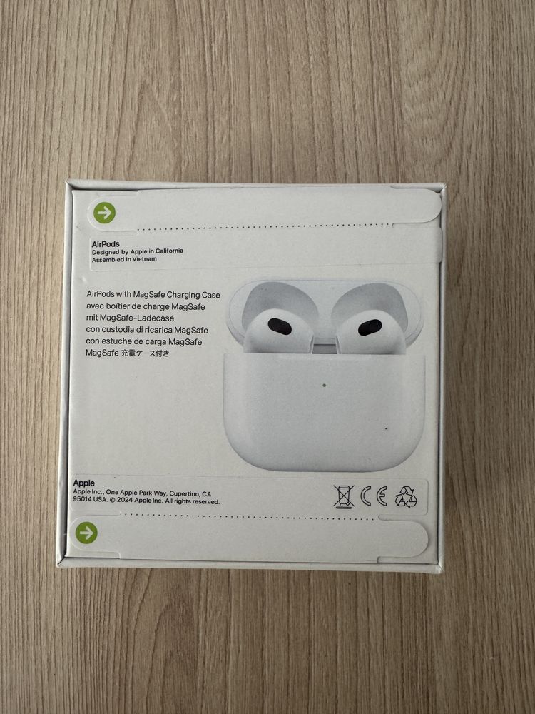 Новые наушники Apple AirPods 3 with Lightning/Wireless Charging