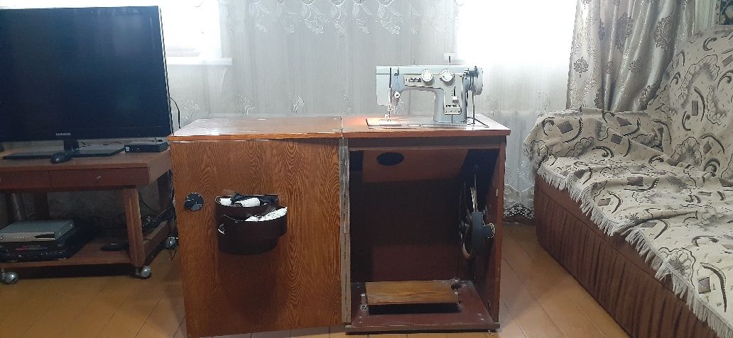 Продам швейную машинку Чайка в хорошем рабочем состояние