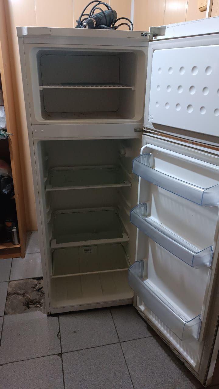 Холодильник продается