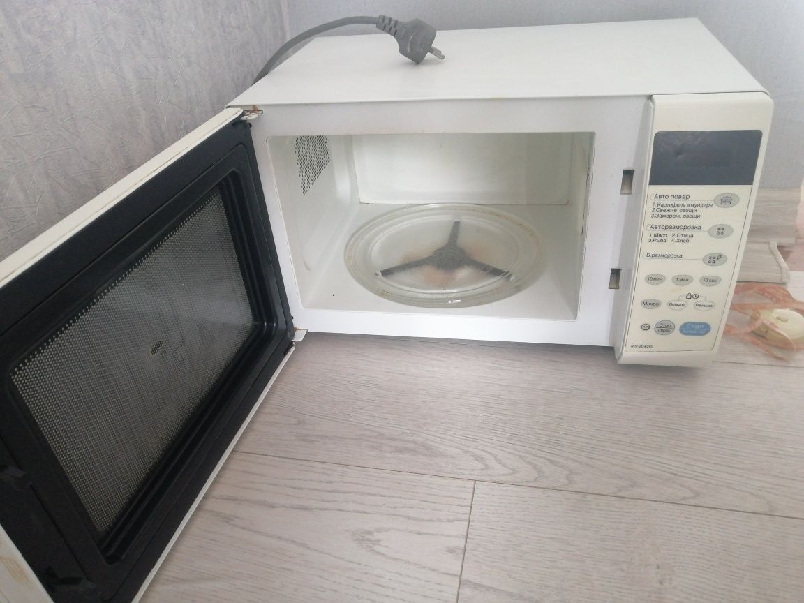 Продам микроволновую печь срочно