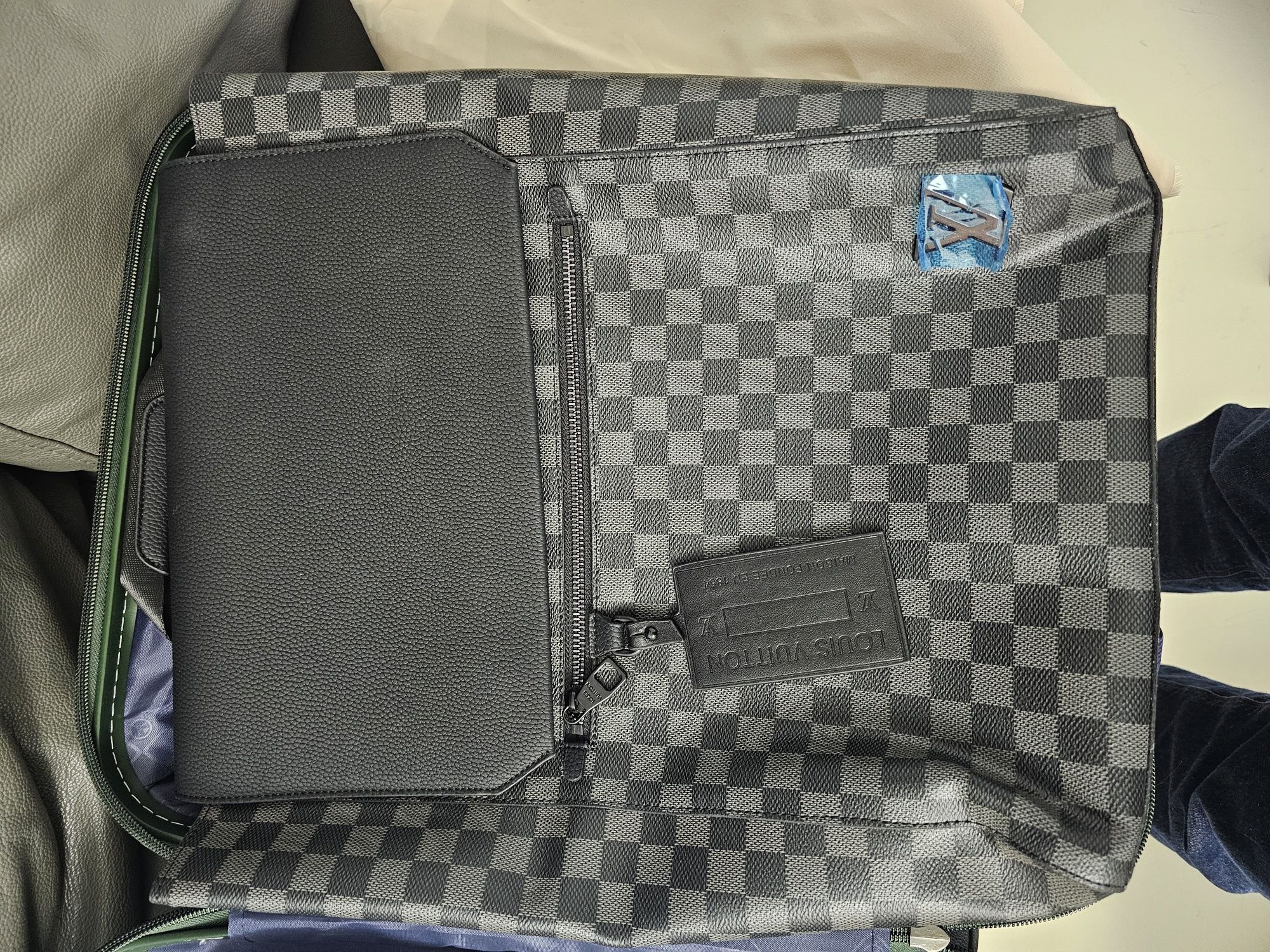 Отличный  рюкзак Louis Vuitton