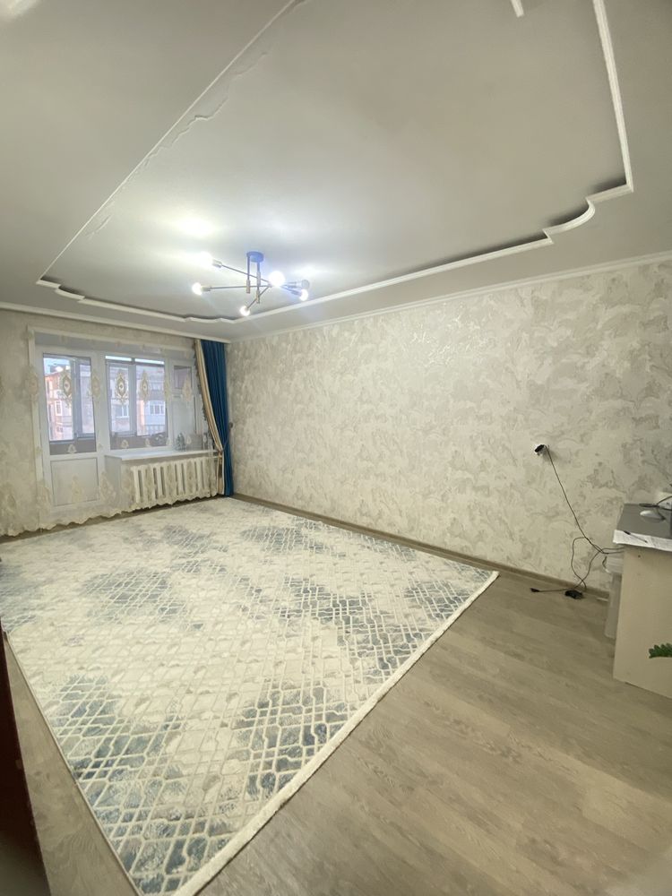 Продается 2-ком квартира в центре возле 4-школы. Не угловая.