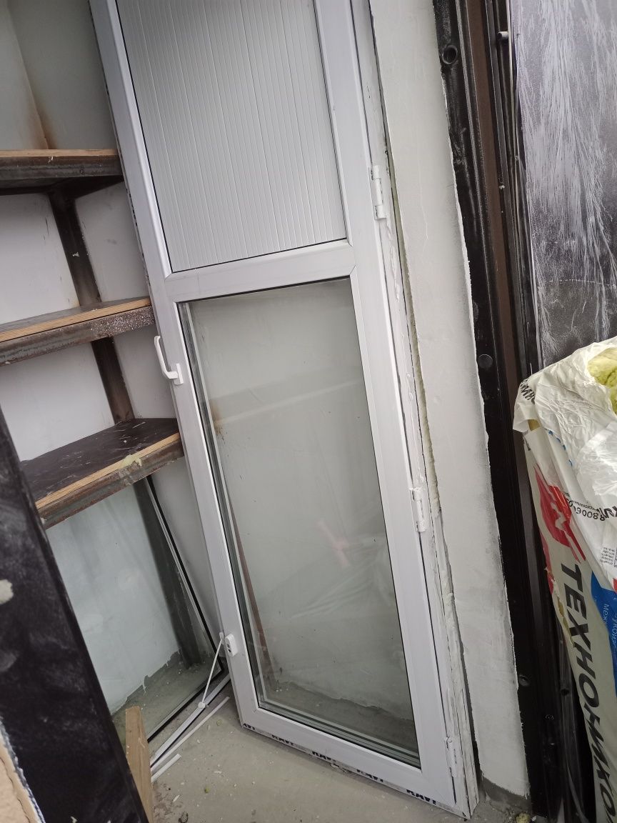 Продам пластиковое окно и дверь
