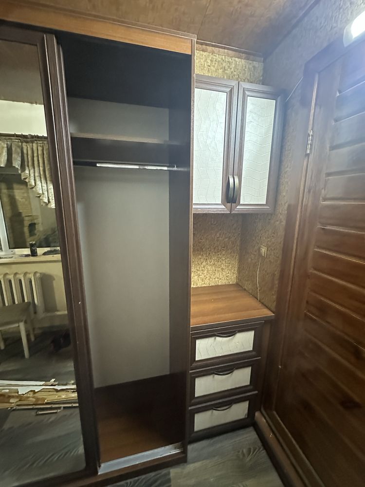 Продам прихожую вместе со шкафом