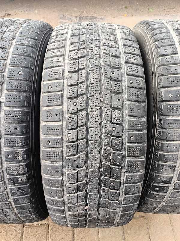 Шины 205/55 R16 - "Dunlop SP Winter Ice 01" (Япония), шипованные.