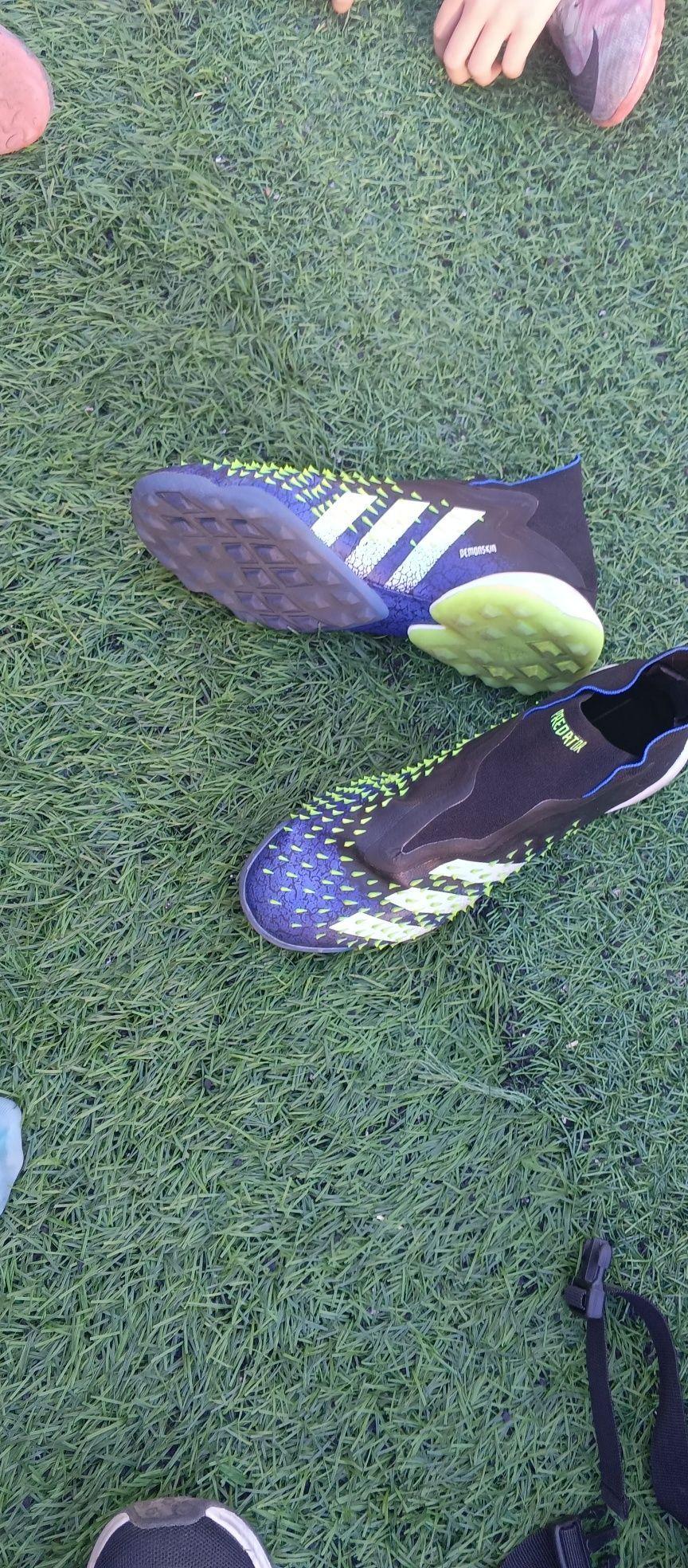 Продаю сороконожки adidas predator