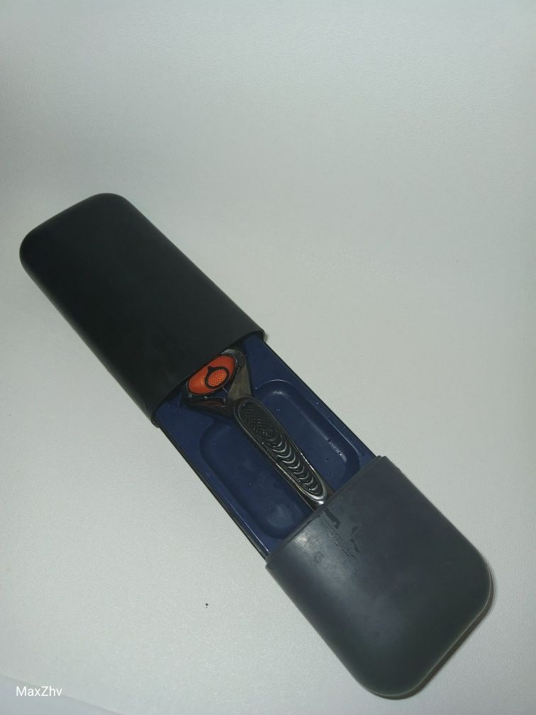 Бритва с футляром Gillette fusion 5