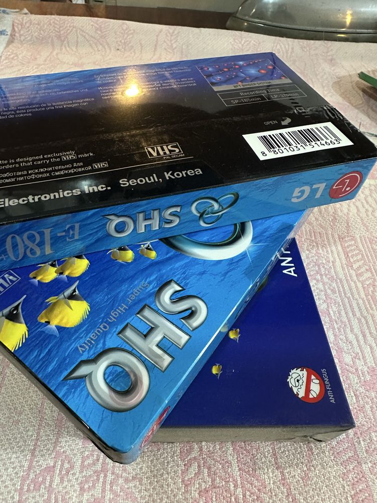 Касеты VHS новые оригинал. В наличии 3 штуки