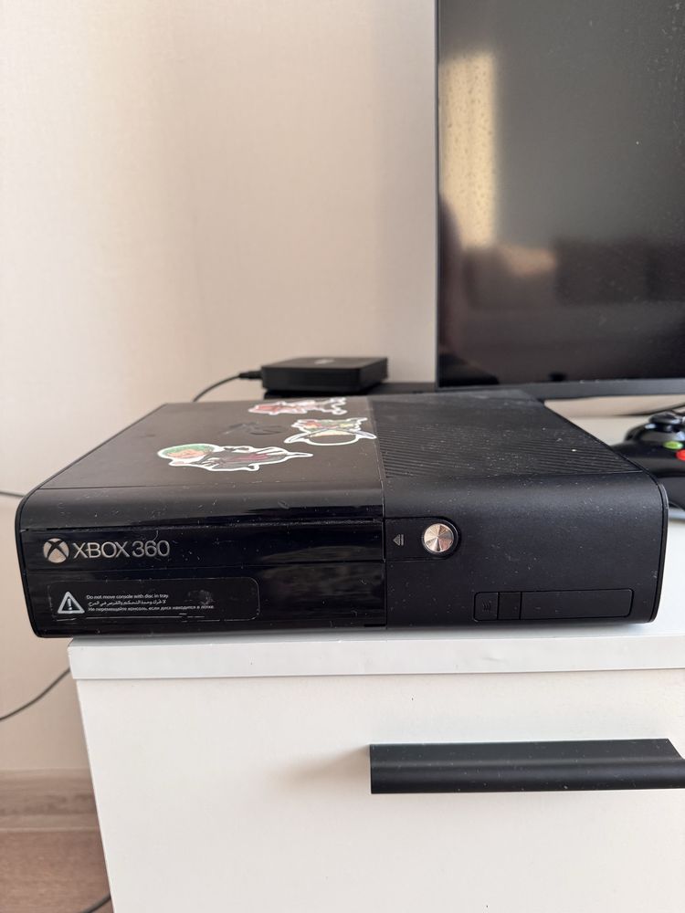 Продам рабочий xbox 360 с играми