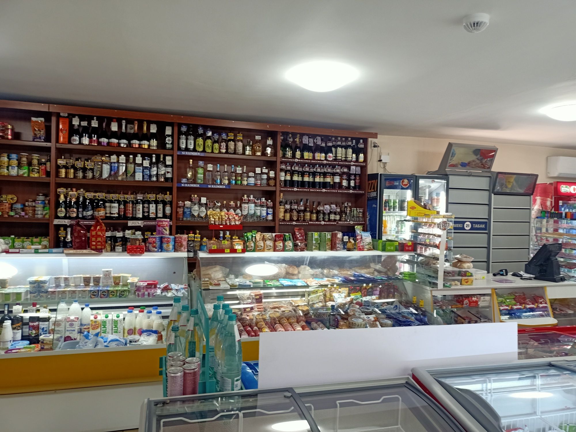 Продается действующие магазин и кафе-бар магазин