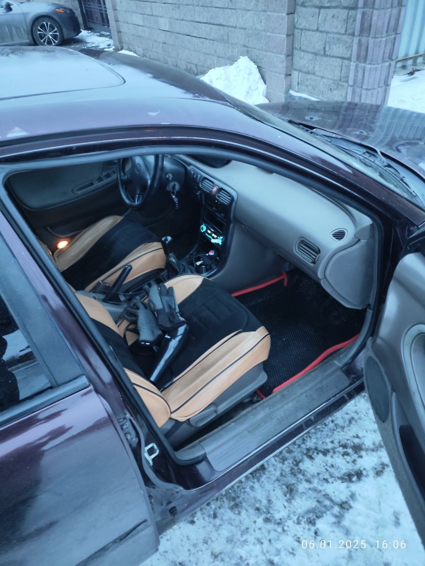 Продам автомобиль mazda cronos