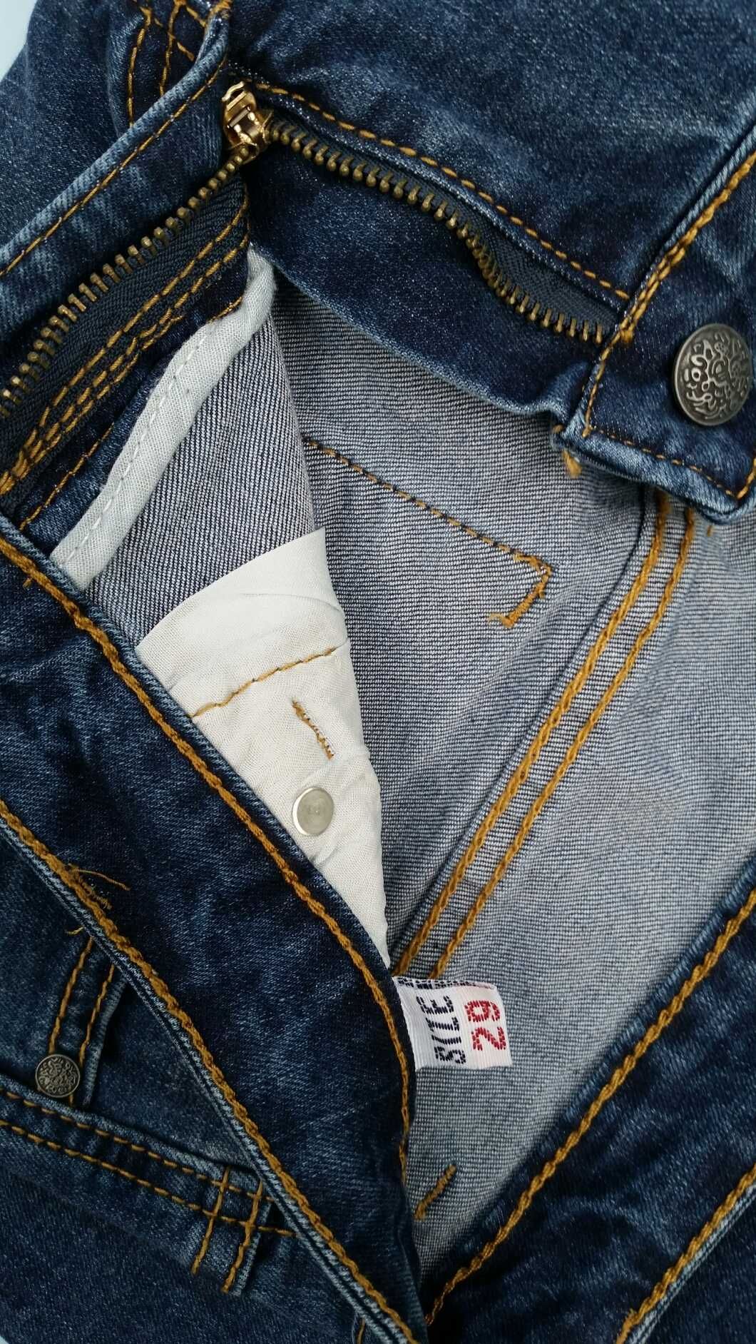 Продам женские джинсы