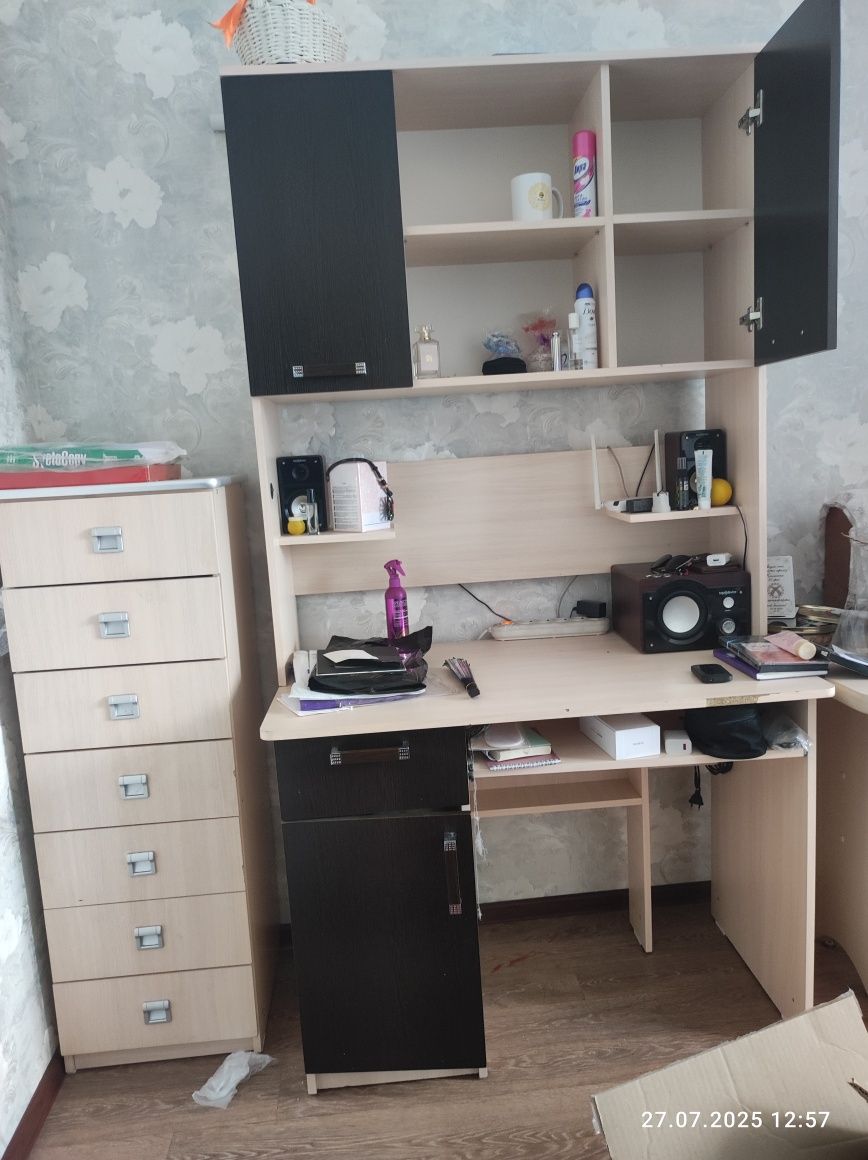 Продается компьютерный стол.