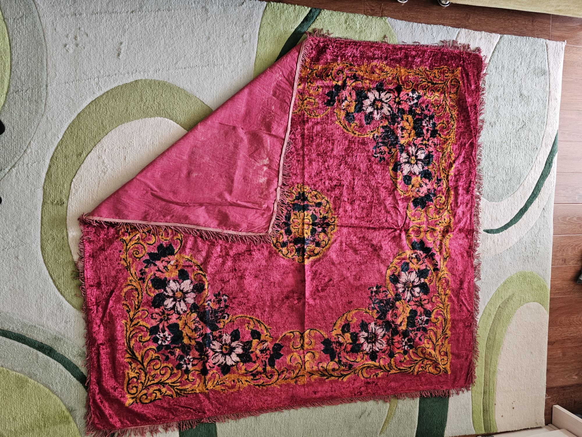Скатерть советская из бархата 140×130 см