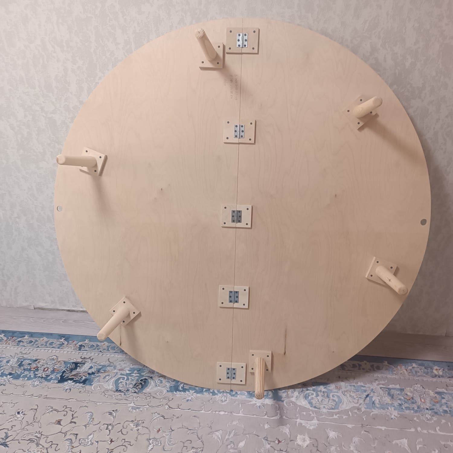 Казахский круглый складной стол.