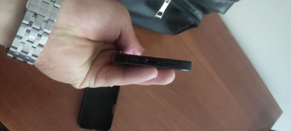 Продам Iphone 16 pro 256 гб