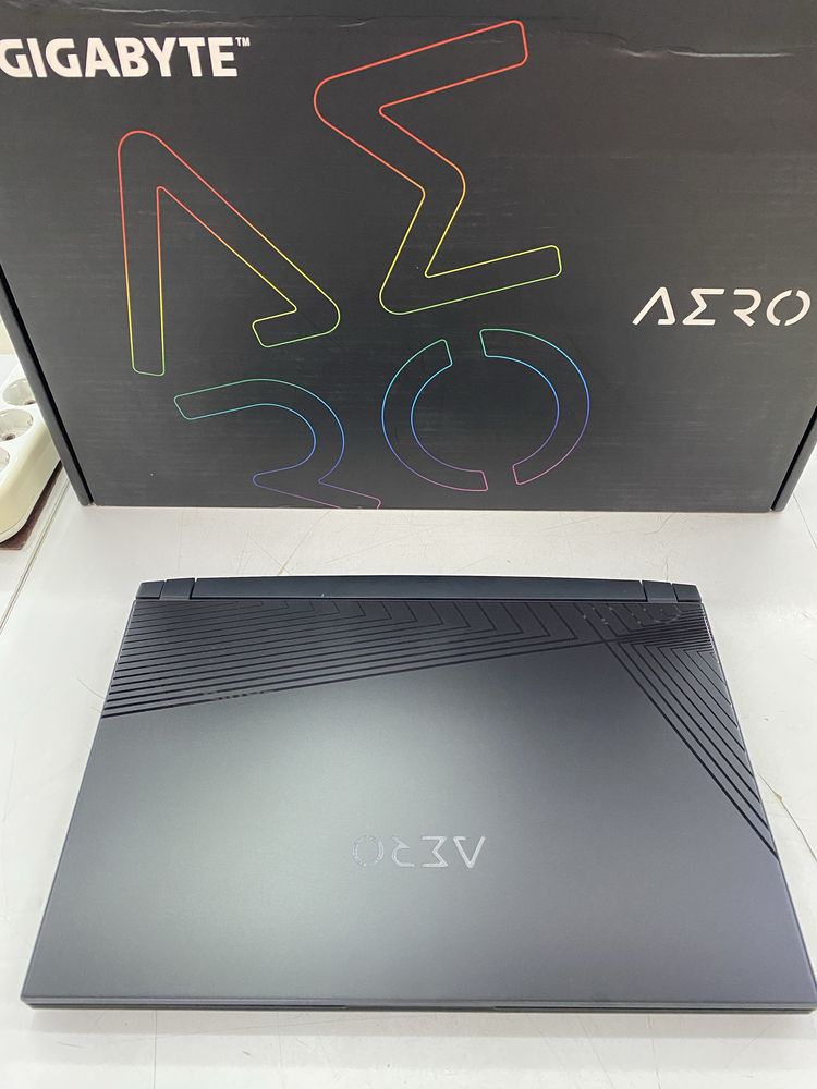 Продам Игровой ноутбук Gigabyte AERO 15 OLED KC-8ES5130SP