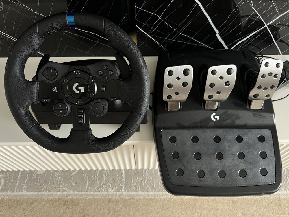Игровой руль Logitech G923 с педалями
