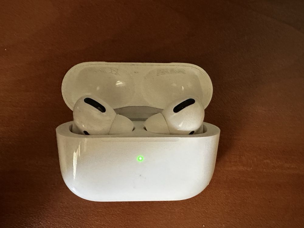 Продам Apple AirPods Pro