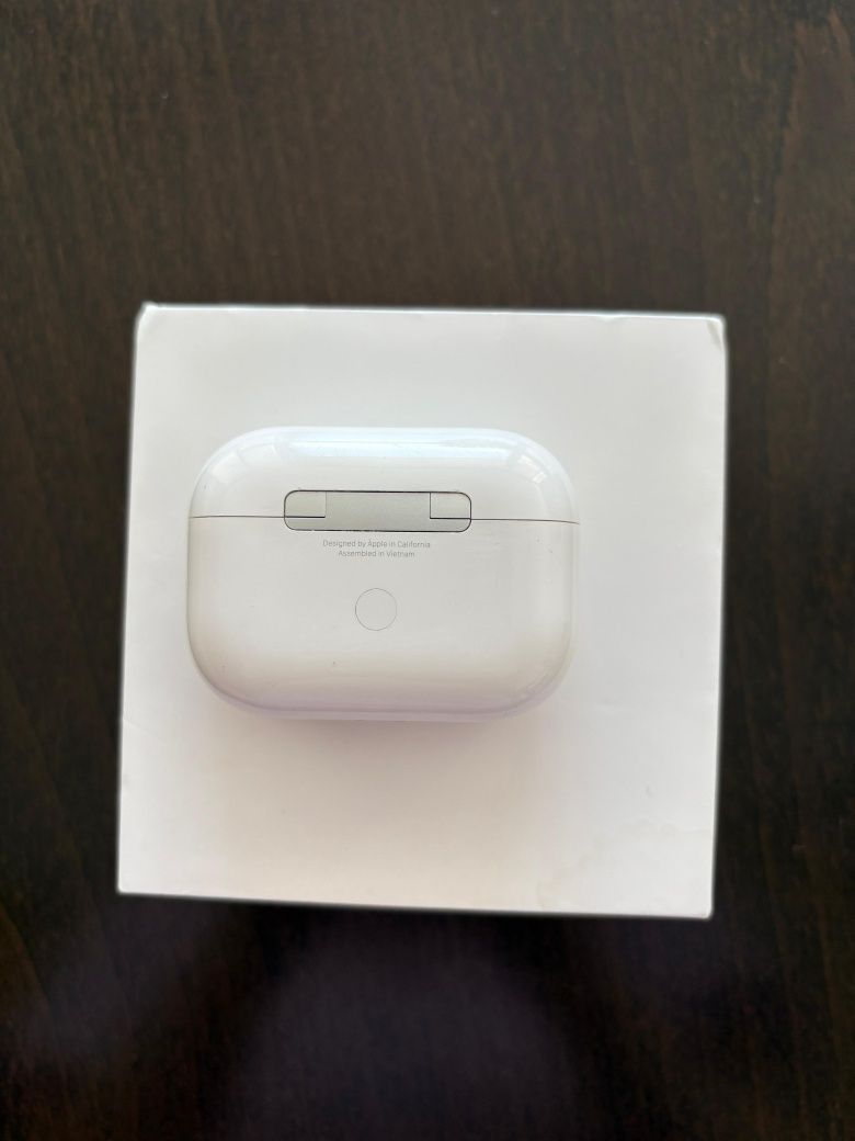 Air pods pro,есть чехол и каробка,состояние как новый