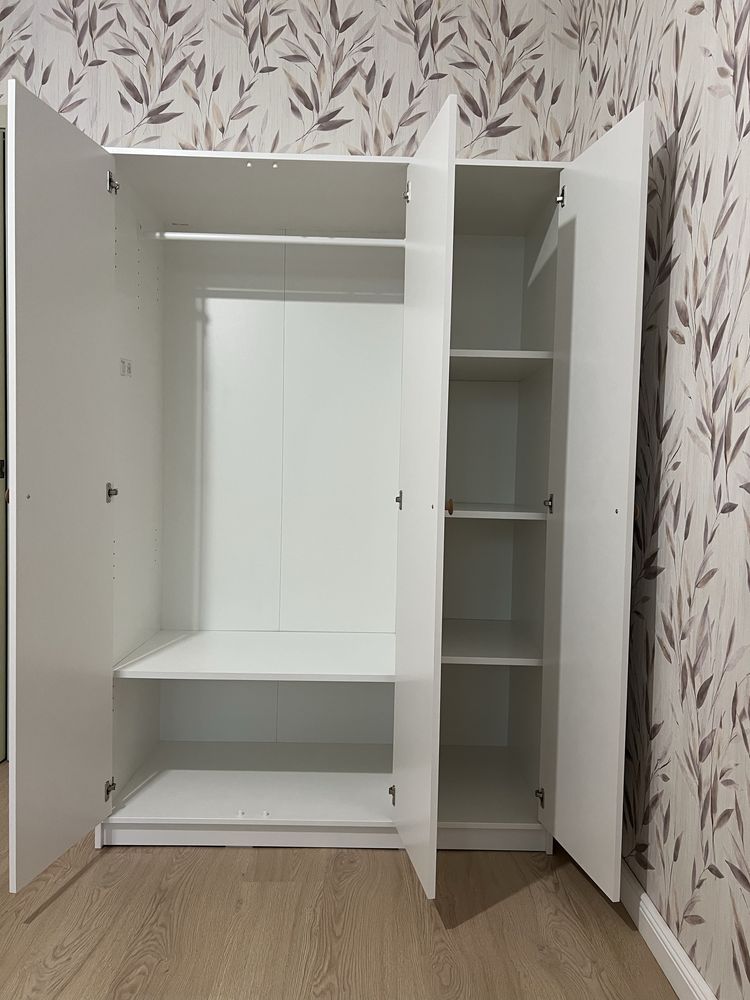 Шкаф для одежды IKEA Клеппстад