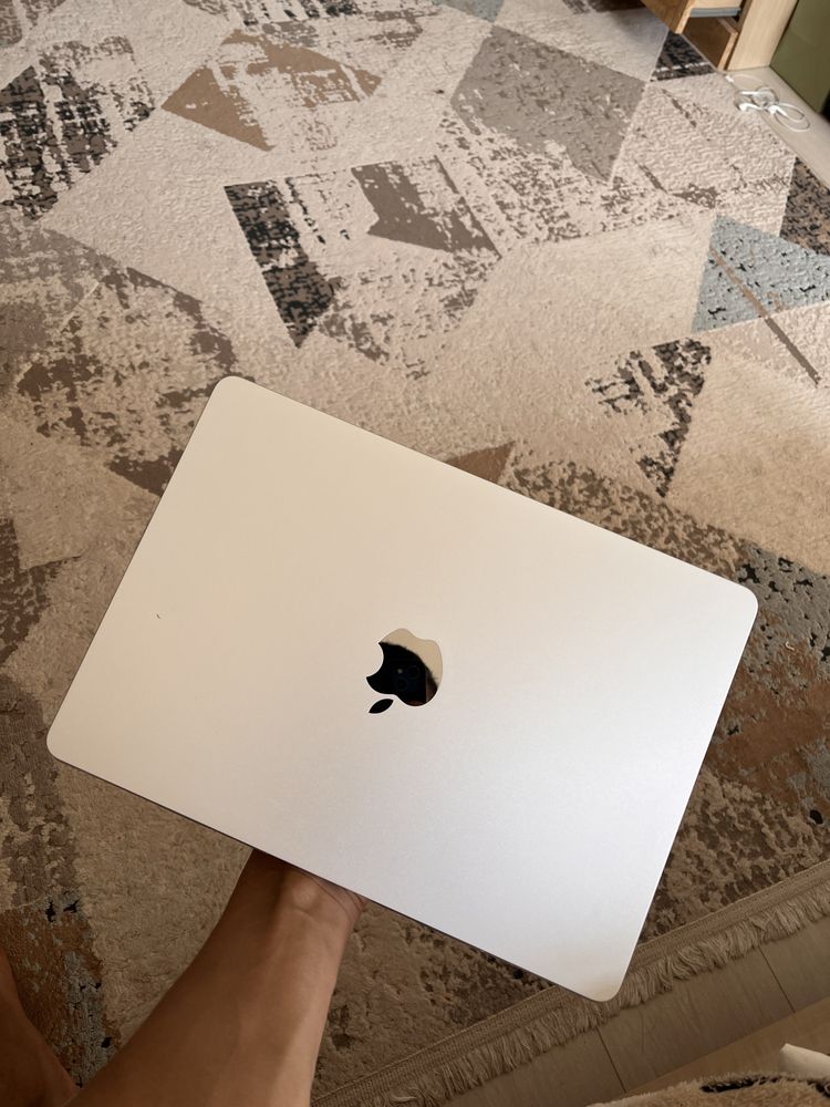 Macbook air 13 M2 256/8