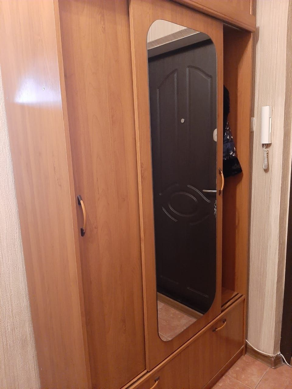 Прихожая с зеркалом
