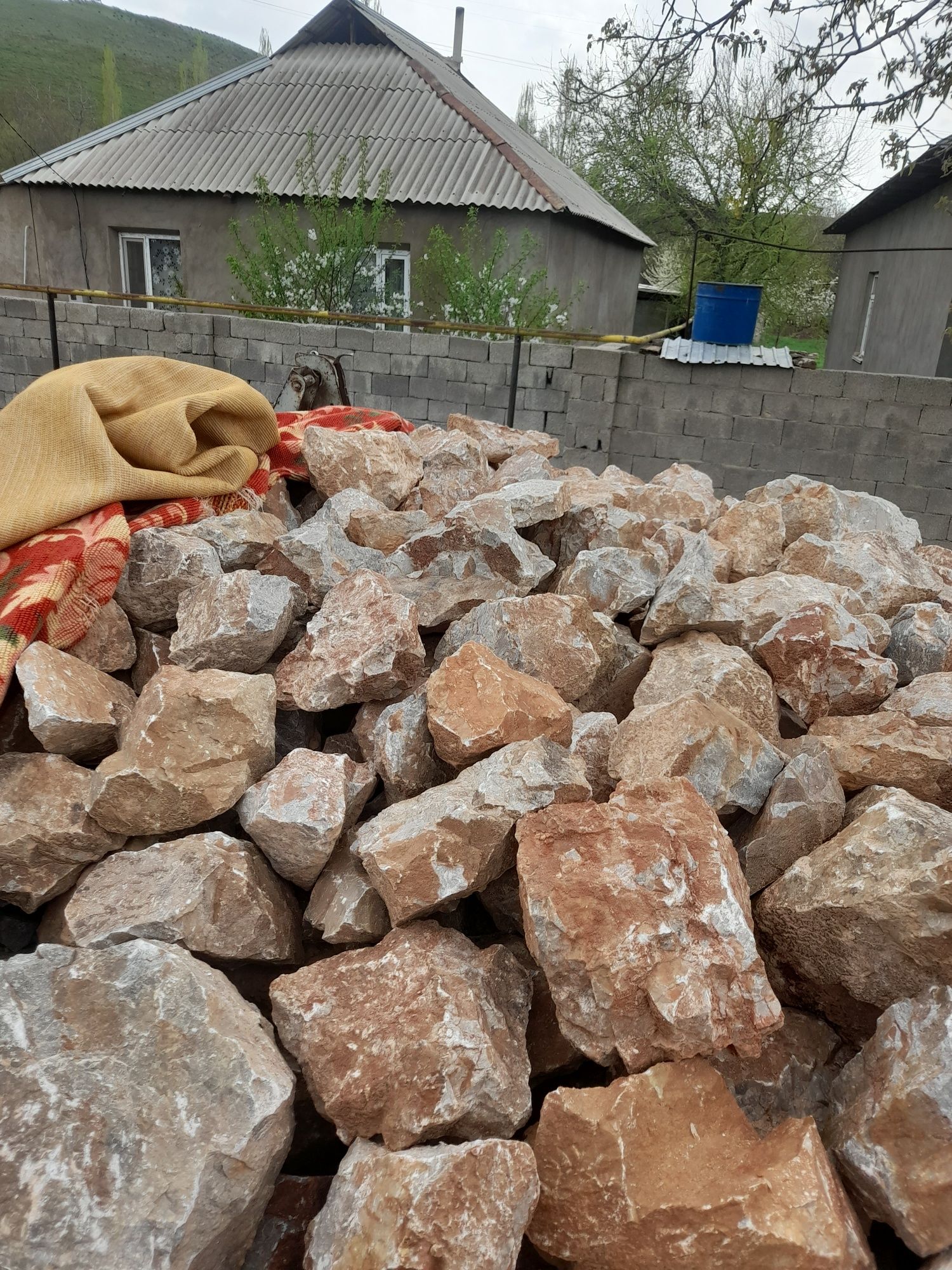 Блужник таудын тасы песок щебень чернозём