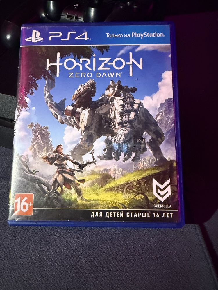 Продам PS4 512gb в хорошем состоянии с двумя джойстиками