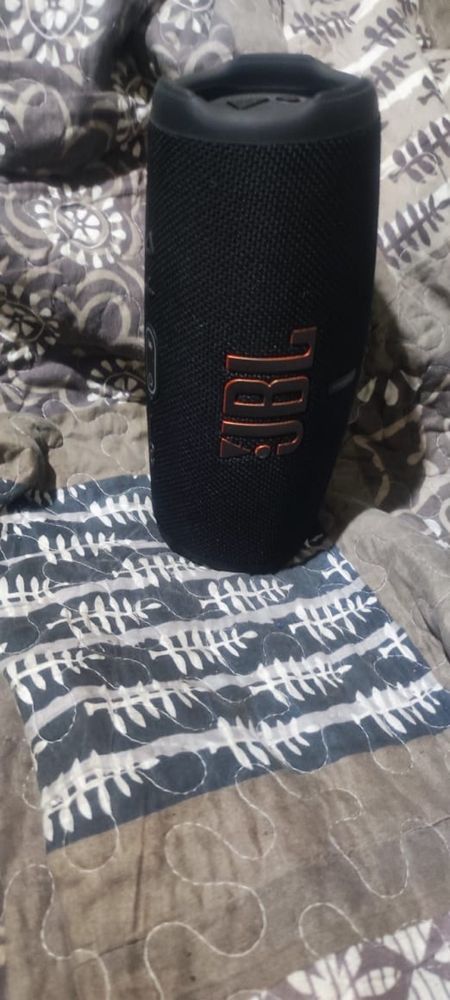 Продам JBL Charge 5 оригинал