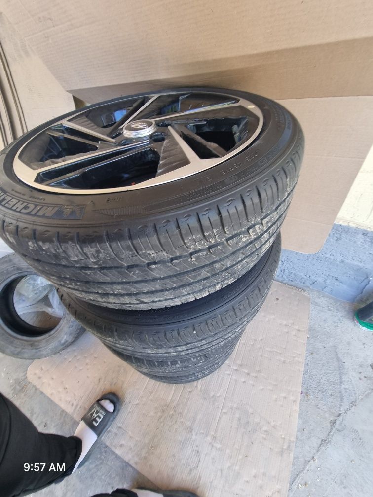 225/45R18 Michelin
