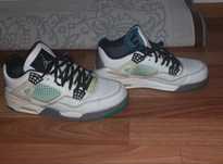 Продам зимние кроссовки Jordan 4 в отличном состоянии
