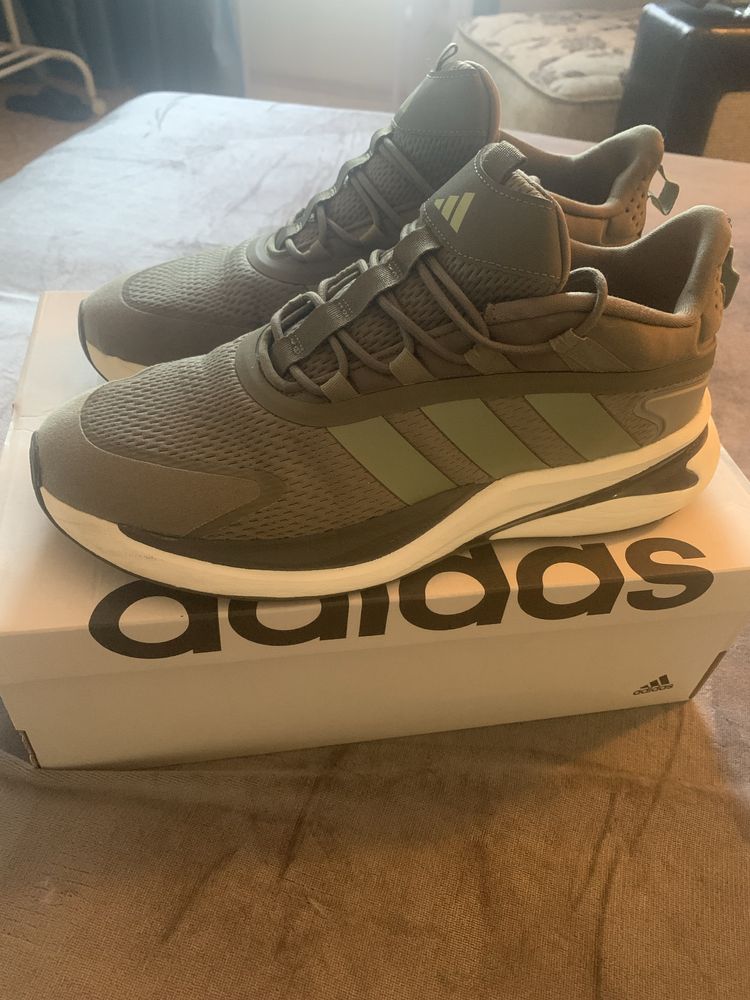 Кроссовки Adidas