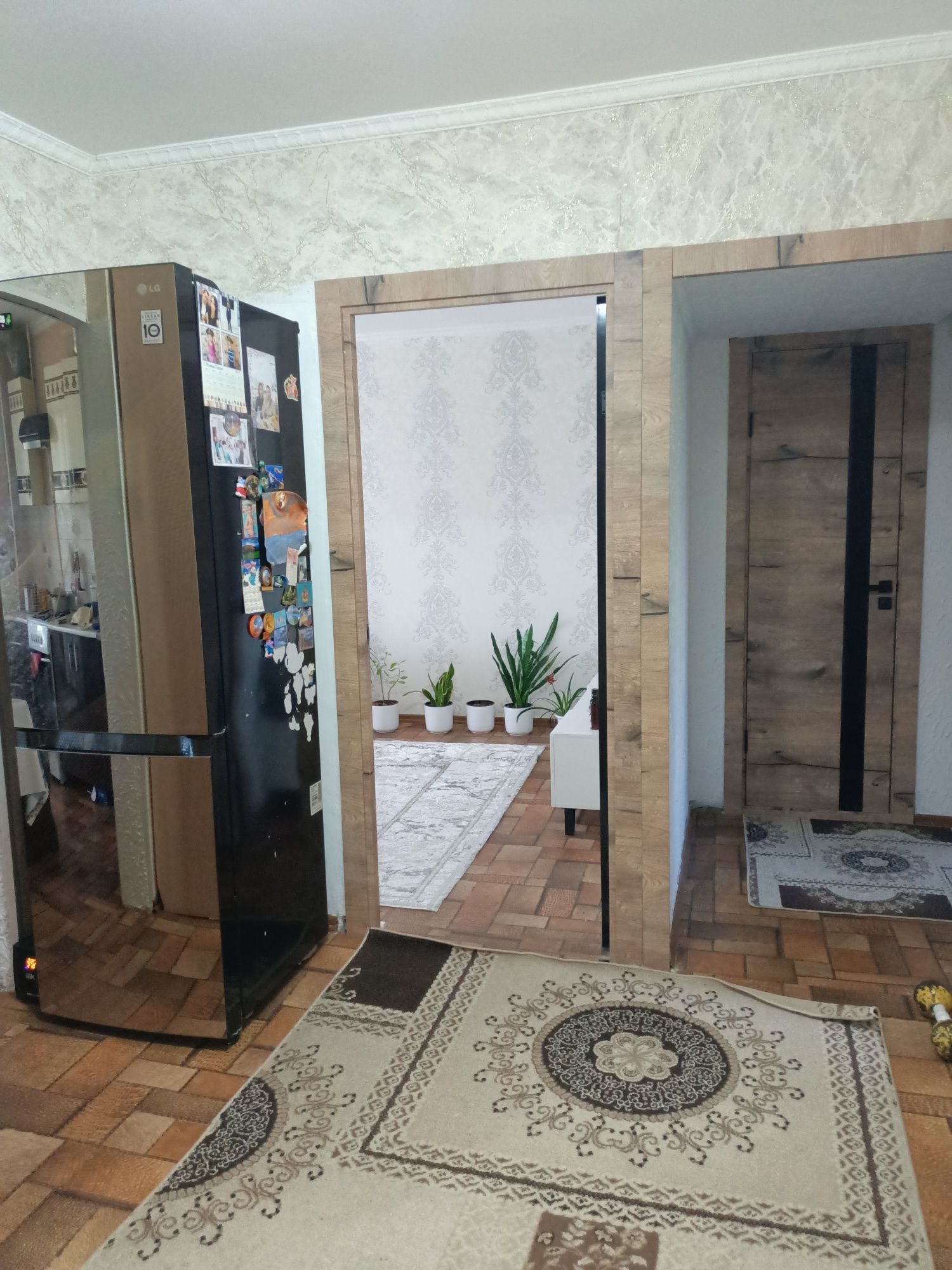 Продам трехкомнатную квартиру в районе Уральск 2