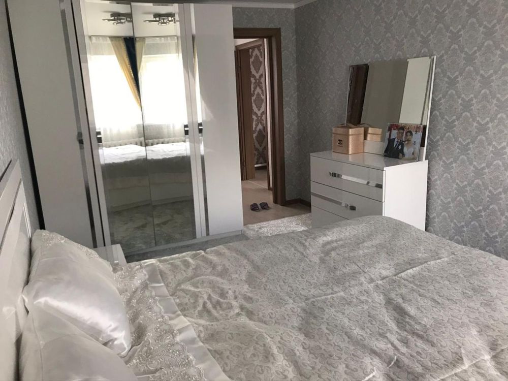 Продается спальная кровать без матраса. Шкаф, тумба