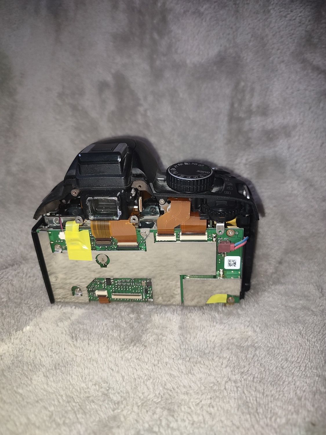 Nikon d3100     .