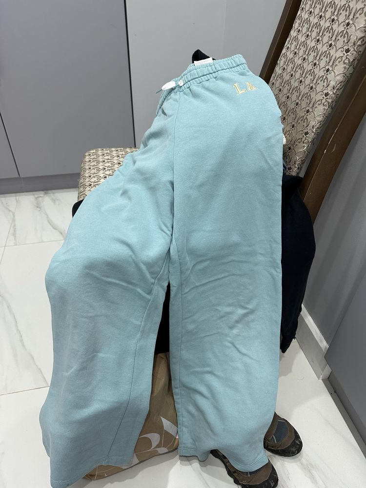 Продам детские вещи от 500тг