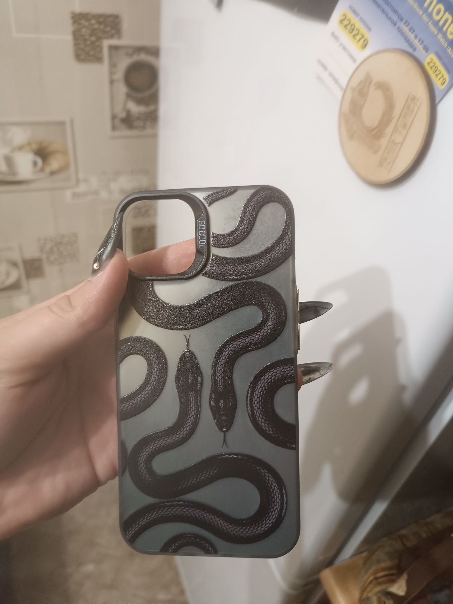 Продам чехлы на iPhone 13