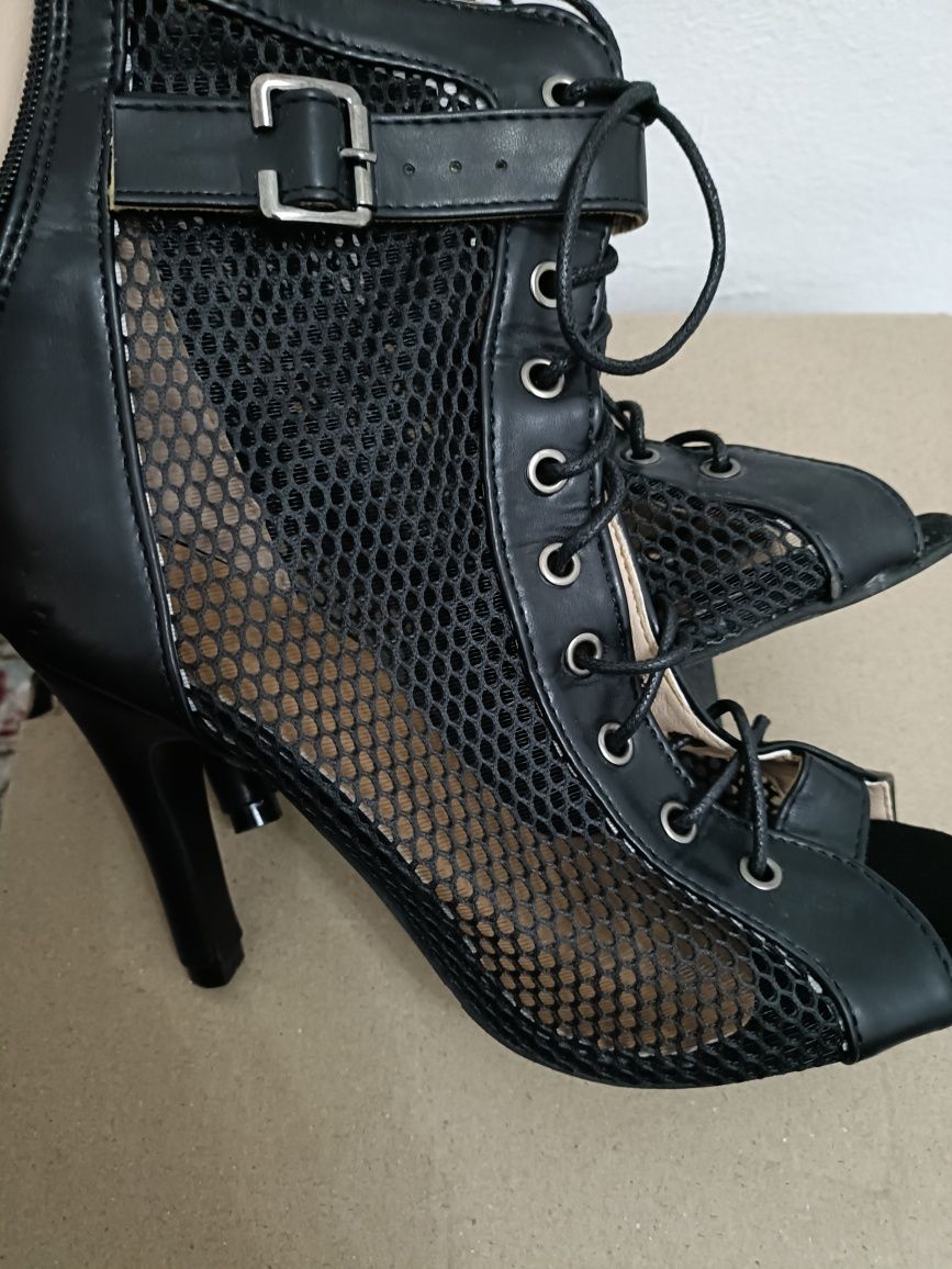 High heels. 2шт. Удобные.