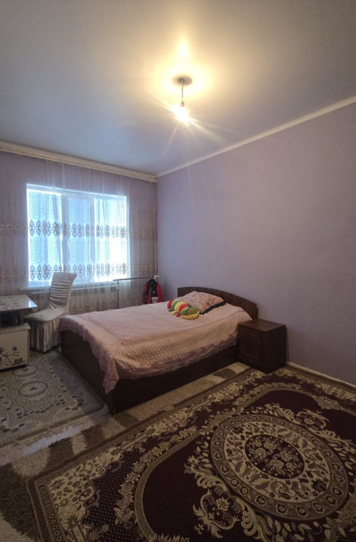 7 бөлмелі үлкен,жарық,кең үй сатылады.