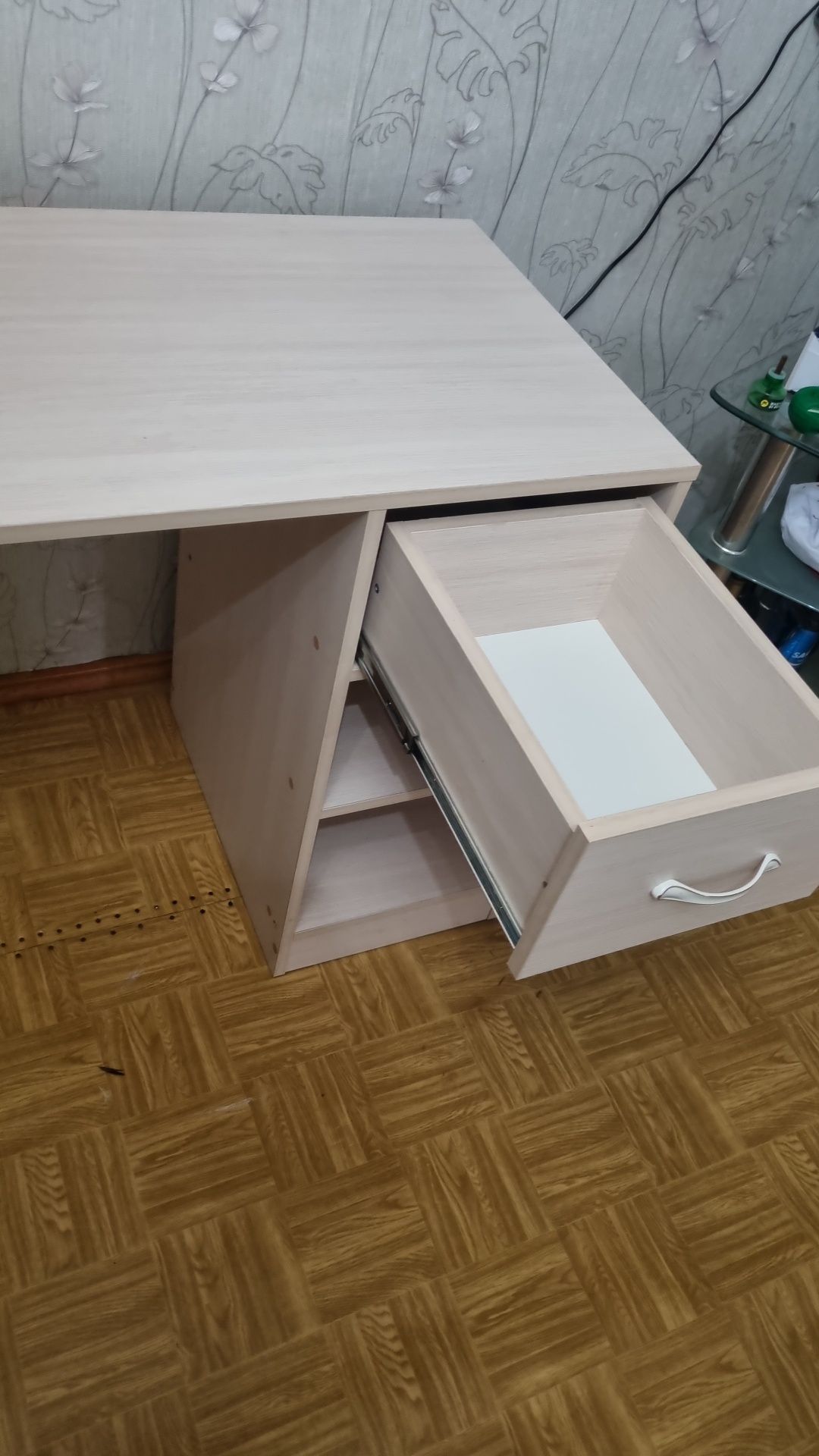 Стол деревянный новый