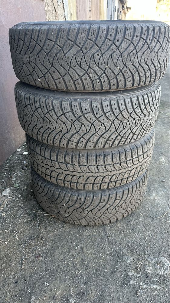 Продам зимнюю резину 195/65/15