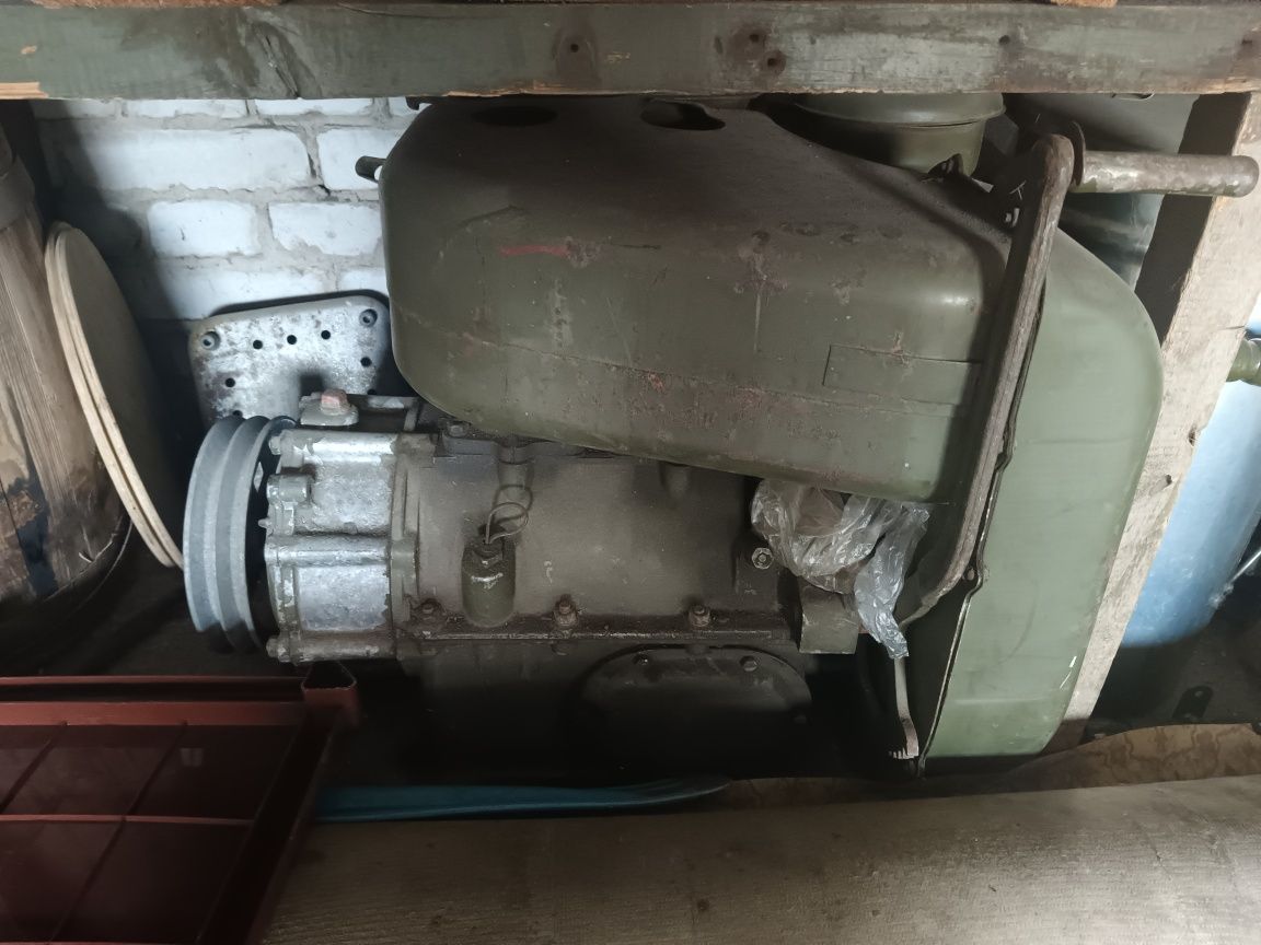 Продам двигатель ДГ-4 или УД-25 (Советский, бензиновый)

Продаю советс