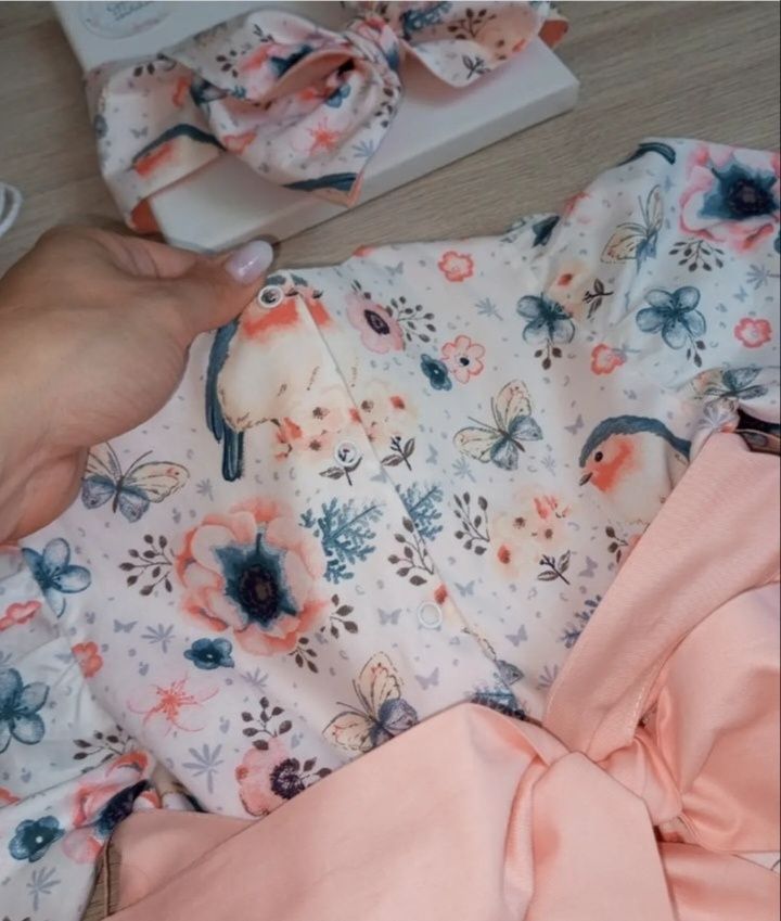 Продам шикарное нарядное  платье на маленькую принцессу.
