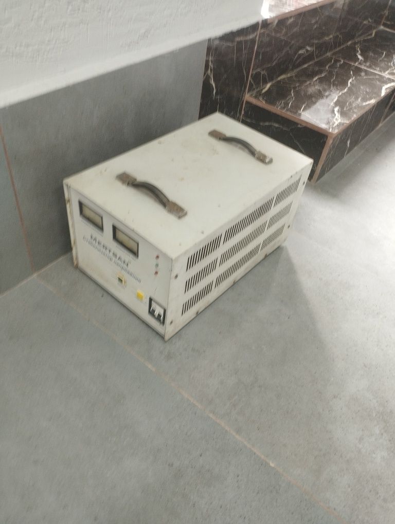 Стабилизатор напряжения