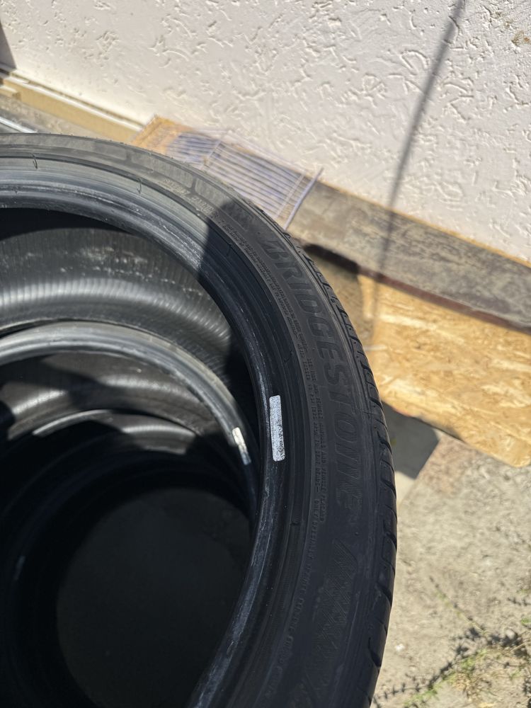 Шины летние 235/40/19 Bridgestone Turanza